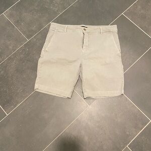Zara Men's Light Gray Flat Front Shorts